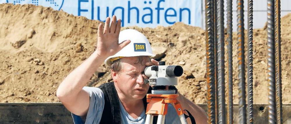 Alles auf Anfang. Bundesverkehrsminister Peter Ramsauer (CSU) will geradlinige Startrouten am neuen Großflughafen BBI.