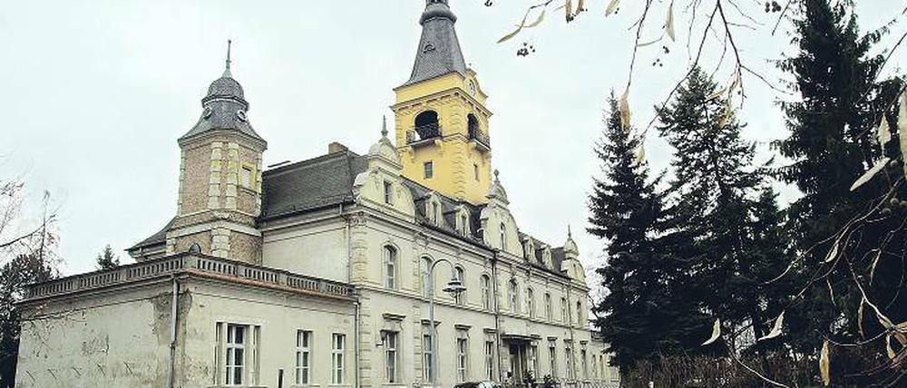 Das Schloss: Der klassizistische Bau aus dem Jahr 1804 diente viele Jahrzehnte als Altersheim. Jetzt könnten dort hochwertige Wohnungen entstehen.