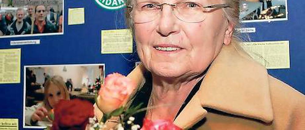 Lese-Oma Elfriede Witteborn bekam den Freiwilligenpass.