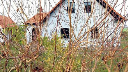 Schlecht gesichert. In ihrer Zweit- bzw. Wochenendwohnung bei Templin suchen Merkels eigentlich Ruhe und Abgeschiedenheit. Ganz sicher scheint die Bundeskanzlerin dort nicht zu sein: Ein Stalker konnte bei ihr klingeln.