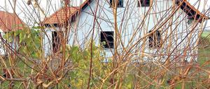 Schlecht gesichert. In ihrer Zweit- bzw. Wochenendwohnung bei Templin suchen Merkels eigentlich Ruhe und Abgeschiedenheit. Ganz sicher scheint die Bundeskanzlerin dort nicht zu sein: Ein Stalker konnte bei ihr klingeln.