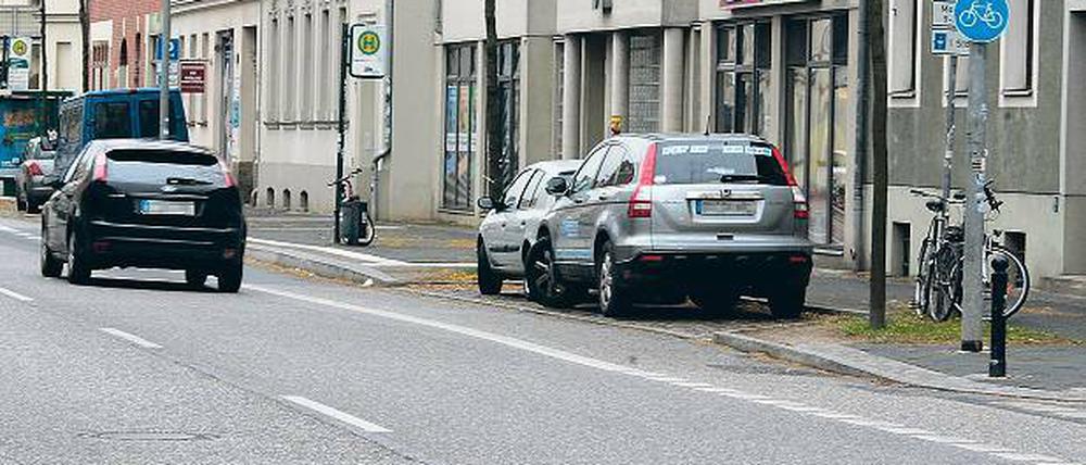 Der Unfallort: Rechts im Bild ist deutlich das Verkehrszeichen für einen Radweg zu erkennen. Für andere Verkehrsteilnehmer ist solch ein Radweg tabu. Doch laut Polizei blockierte ein Auto von Hallo Pizza den Weg am Donnerstagabend mit tödlichen Folgen.