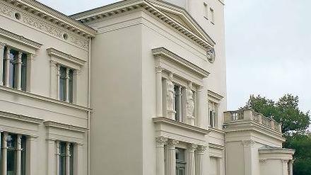 Neues Domizil. BSP-Geschäftsführerin Ilona Renken-Olthoff und der BSP-Rektor Thomas Thiessen eröffneten gestern den Studienbetrieb in der Villa Henckel.