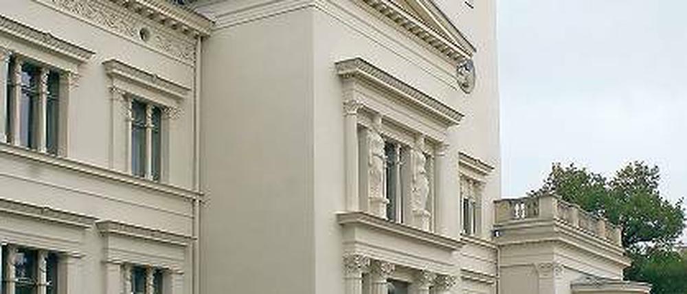 Neues Domizil. BSP-Geschäftsführerin Ilona Renken-Olthoff und der BSP-Rektor Thomas Thiessen eröffneten gestern den Studienbetrieb in der Villa Henckel.