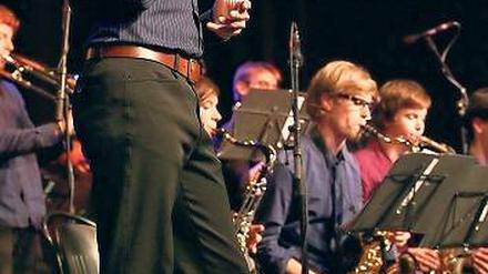 Die Uni-Big-Band Schwungkollegium heizte in der Waschhaus Arena den Neuen ein.