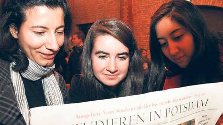 Neuer Lebensabschnitt. Rund 1500 der 4000 Erstsemester der Uni kamen gestern zum Studienstart in die Schiffbauergasse.