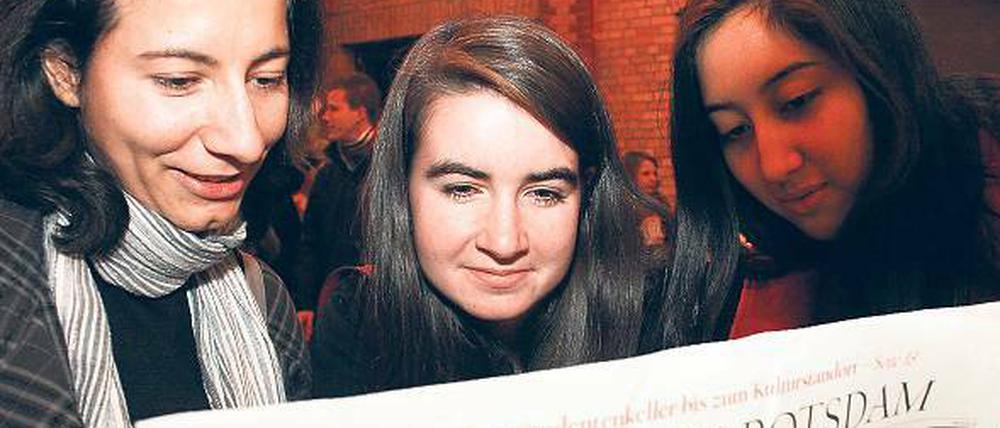 Neuer Lebensabschnitt. Rund 1500 der 4000 Erstsemester der Uni kamen gestern zum Studienstart in die Schiffbauergasse.