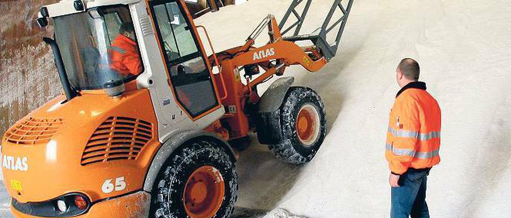 Wintervorrat. Im vergangenen Winter reichten die Salzvorräte meist nicht.