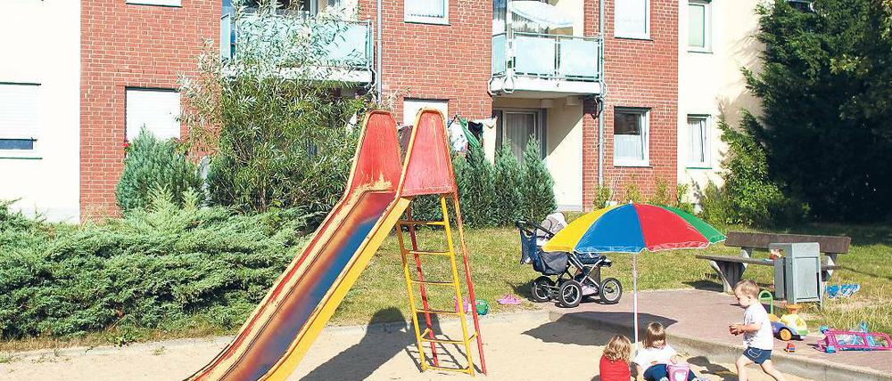 Furcht. Die Angst davor, dass als noch immer als gefährlich eingestufte Gewalttäter nach ihrer Haftentlassung wieder rückfällig werden, ist groß. Im brandenburgischen Joachimsthal hatte es einen Proteststurm besorgter Einwohner gegeben, nachdem im Vorjahr in diesem Haus ein als noch immer gefährlich geltender Sexualstraftäter unterkam, der während der Haft die Therapie verweigert hatte.