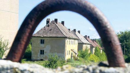 Aufklärung tut not. Die Häuser auf dem ehemaligen Kasernengelände in Krampnitz zerfallen. Noch sind die Umstände um Verkauf, Rückkauf und Weiterverkauf nicht geklärt.