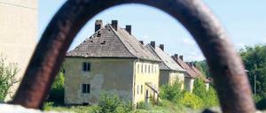Aufklärung tut not. Die Häuser auf dem ehemaligen Kasernengelände in Krampnitz zerfallen. Noch sind die Umstände um Verkauf, Rückkauf und Weiterverkauf nicht geklärt.