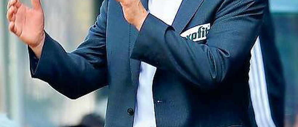 Enfant Terrible. Mario Basler (41) coacht Burghausen seit 11. August 2010. Zuvor war er Trainer Jahn Regensburgs, Coach und Sportlicher Leiter Eintracht Triers.