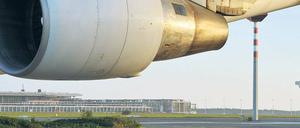 Und am Horizont wächst das Terminal. Im Juni 2012 soll der neue Großflughafen eröffnet werden. Über die Abflugrouten gibt es seit Wochen Streit. Viele Gemeinden und auch Ortsteile in Berlin haben sich zusammengetan in Bürgerinitiativen.
