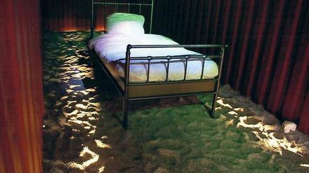 Das Bett und die Illusion des Meeres.