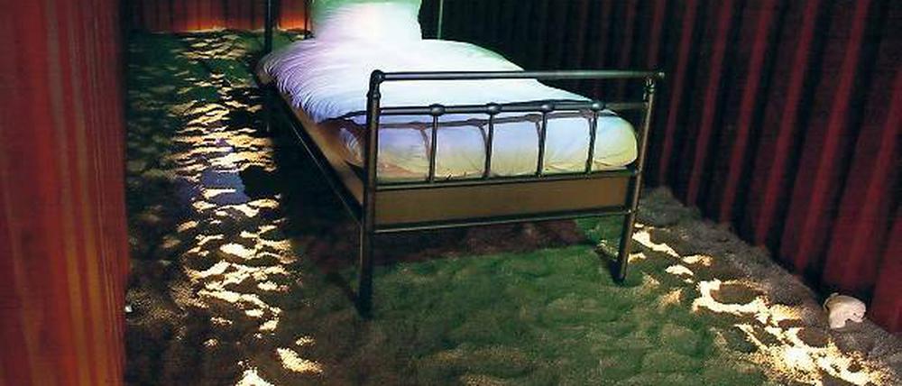 Das Bett und die Illusion des Meeres.