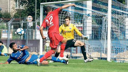 Hält den Kasten sauber. Daniel Zacher (r.) hier im Testspiel gegen Union Berlin wird auch morgen gegen Stahl Brandenburg wieder im Babelsberger Tor stehen.