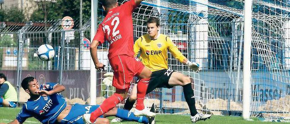 Hält den Kasten sauber. Daniel Zacher (r.) hier im Testspiel gegen Union Berlin wird auch morgen gegen Stahl Brandenburg wieder im Babelsberger Tor stehen.