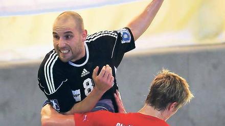 Matchwinner. Enrico Bolduan (links) traf zum 26:25-Siegtreffer.