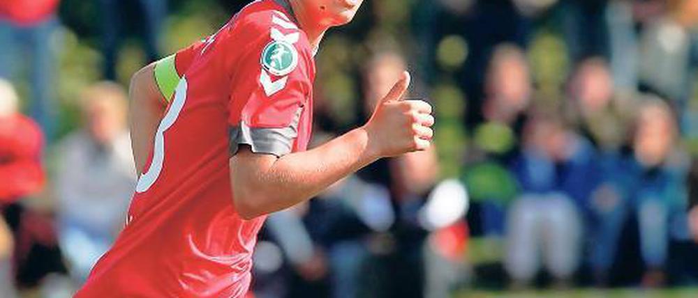 Gleich Kapitän. Carolin Schiewe kickt mit Je- na beim Ex-Verein Turbine.