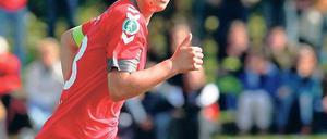 Gleich Kapitän. Carolin Schiewe kickt mit Je- na beim Ex-Verein Turbine.