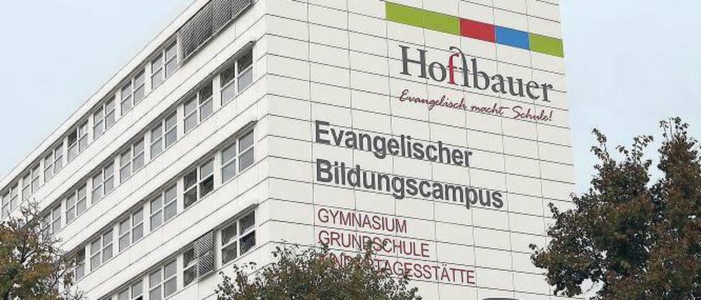 Erdgeschoss Kindergarten, darüber sechs Etagen Gymnasium: Bei Hoffbauer-Schüler sind Treppen zu erklimmen.
