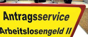 Bedarfsgemeinschaft. Nach Angaben der Bundesagentur für Arbeit sind im Land Brandenburg mehr als 280 000 Personen, davon etwa 60 000 Kinder und Jugendliche, von den Hartz-IV-Zahlungen abhängig. Nur Erwachsenen sollen künftig fünf Euro mehr zustehen.