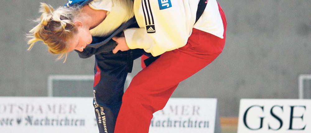 Sieg. Claudia Ahrens (l.) setzte sich auch gegen Jennifer Schmitz durch.