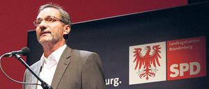 Betroffen und sauer. Bei der Feier zum 20-jährigen Bestehen der SPD-Landtagsfraktion ließ Matthias Platzeck keinen Zweifel aufkommen, wer die Bösen sind.
