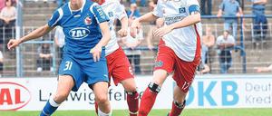 Dreier-Pack. Anja Mittag (links)  hier im Bundesliga-Heimspiel kürzlich gegen den Hamburger SV  trug gestern in der Champions League mit drei Toren zu Turbine Potsdams deutlichem 9:0-Hinspiel-Sieg beim finnischen Meister Åland United bei.