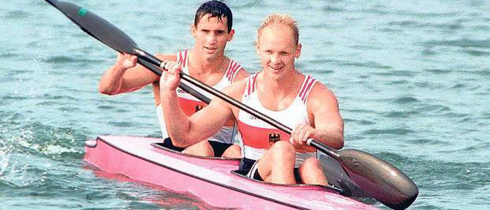Gesichter des Sports im Land. Die Olympiasiege und WM-Titel Kay Bluhms (r.) und Torsten Gutsches im Kanu (Bild links) gehören ebenso zu 20 Jahren Landessportbund Brandenburg wie der Kinder- und Jugendsport (Bild rechts).