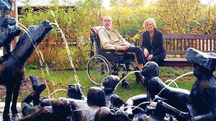Seite an Seite. Mit der stetig steigenden Lebenserwartung nimmt auch die Zahl der Menschen zu, die Pflege brauchen.