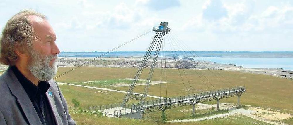 Kunstprojekt. Die Bauausstellung hat der Lausitz ein positives Image und ein neues Gesicht gegeben, sagte Professor Rolf Kuhn, Geschäftsführer der Internationalen Bauausstellung (IBA) in der Niederlausitz. Mit dem Finale am Sedlitzer See einer zwölf Kilometer langen Menschenkette soll der Abschluss der IBA gefeiert werden.