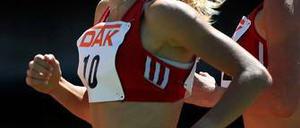 Im Gleichschritt. Elina (l.) und Diana Sujew, die laufenden Zwillinge des SC Potsdam, starten heute beim Decanation in Annecy auf verschiedenen Strecken.