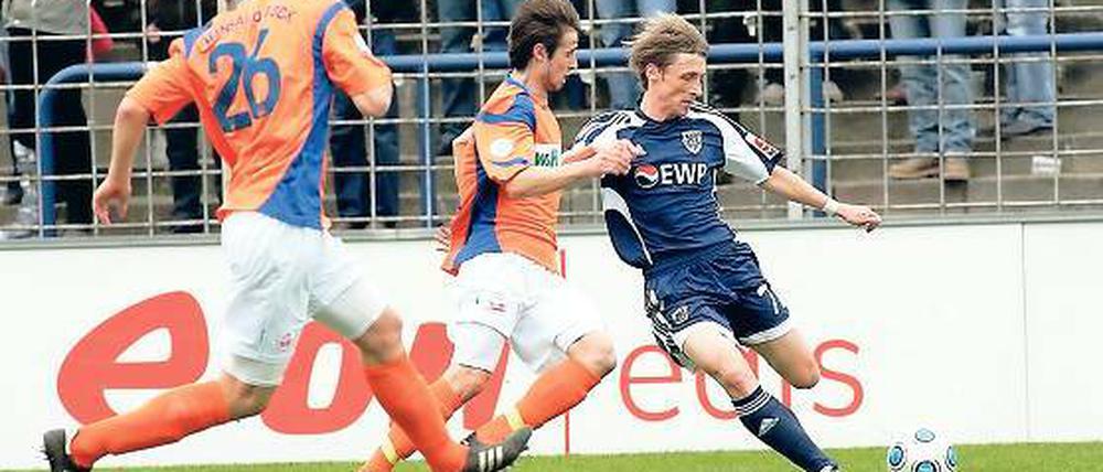 Ostderby. Der SV Babelsberg 03 hier Matthias Rudolph (r.) im vergangenen Jahr gegen Stephan Gusche (l.) und Max Kremer will heute gegen Rostock punkten.