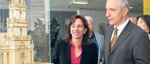 Am Modell. Tillich und Richstein in der Schau zur Garnisonkirche.