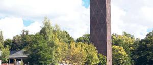 Ein weites Feld. Das ehemalige Kasernengelände in PotsdamKrampnitz ist seit dem Abzug der sowjetischen Armee völlig heruntergekommen. Offenbar wurde die Landesregierung beim Verkauf des 110-Hektar großen Areals vom Käufer ausgetrickst.