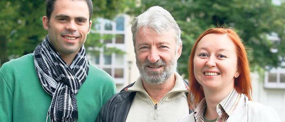 Mit Rat und Tat. Der Chilene Alvaro Boragk, sein Mentor Wolfgang Kowalla und Julia Böselt von FaZIT. Potsdam braucht Menschen, die Migranten zur Seite stehen und ihnen die Eingewöhnung in der neuen Umgebung erleichtern, sagt sie.