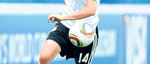 Erstmals am Ball. Neuzugang Inka Wesely  hier bei der diesjährigen U20-WM gegen Costa Rica am Ball  spielt morgen im DFB-Pokal erstmals für Turbine Potsdam.