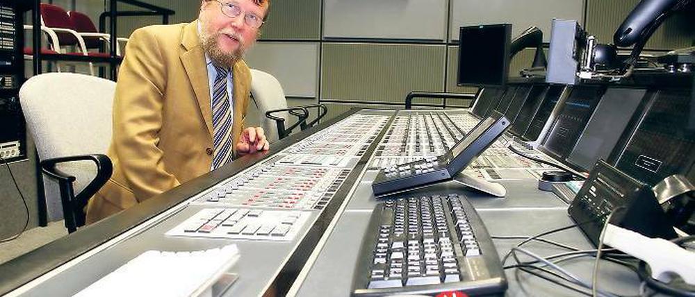 Ein Präsident auf Talentsuche. Filmhochschul-Leiter Professor Dieter Wiedemann lädt Schüler ein, sich schon vor dem Studium mit Filmtechniken wie dem Mischpult oder in Seminaren mit der Filmgeschichte auseinanderzusetzen.