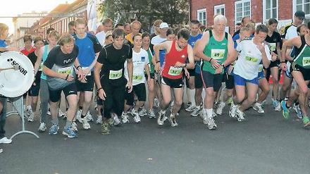 Startschuss. Auch in diesem Jahr werden wieder mehr als 70 Teams am Sanssouci-Pokal-Nachtlauf für Staffeln teilnehmen.