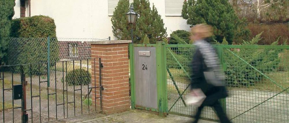 Einsam. Seit dem Verschwinden der Mutter lebt nur die Tochter hier.