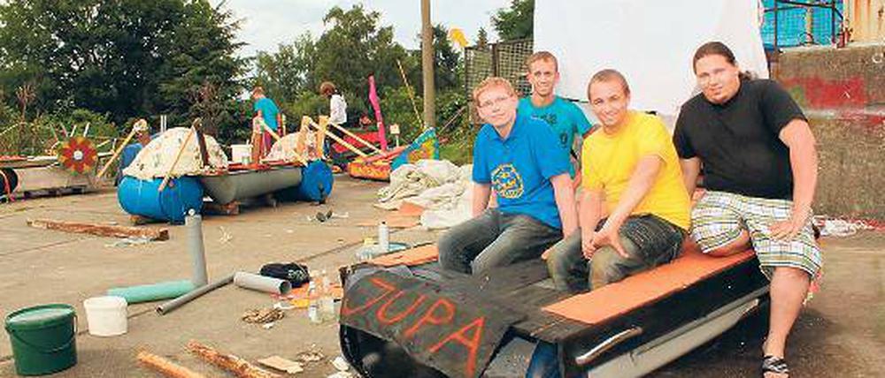 Die Wanne ist voll! Das Beelitzer Jugendparlament mit dem Kompass der Jugend.