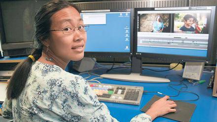 Konzentrierter Schnitt. Die Filmstudentin Trang Thi Thu Nguyen aus Vietnam ist in ihrem Studium an der HFF zur Expertin für HD-Technik geworden. Beim Filmschnitt hat sie einen eigenen Stil entwickelt. Sie konzentriert sich nicht nur auf die Worte, sondern auch auf die Körpersprache.