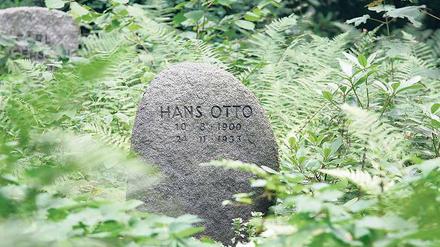 Fast vergessenen im Grünen. Das Grab von Hans Otto auf dem Wilmersdorfer Waldfriedhof in Stahnsdorf.
