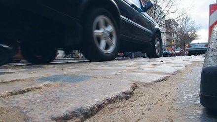Mangelwirtschaft. Etwa 51 Millionen Euro jährlich sind laut Experten für den Erhalt von Brandenburgs Straßen erforderlich. 2010 stünden aber nur 32 Millionen Euro zur Verfügung. Die Haushaltssperre gebe den Straßen den Rest, meinen Ingenieure.