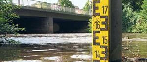 Planmäßiger Abfluss. Der Pegel der Spree stand am Dienstag in Cottbus bei etwas mehr als 13,5 Metern. Die Schleusentore der Talsperre Spremberg sind geöffnet worden, um die Fluten kontrolliert ablaufen zu lassen.