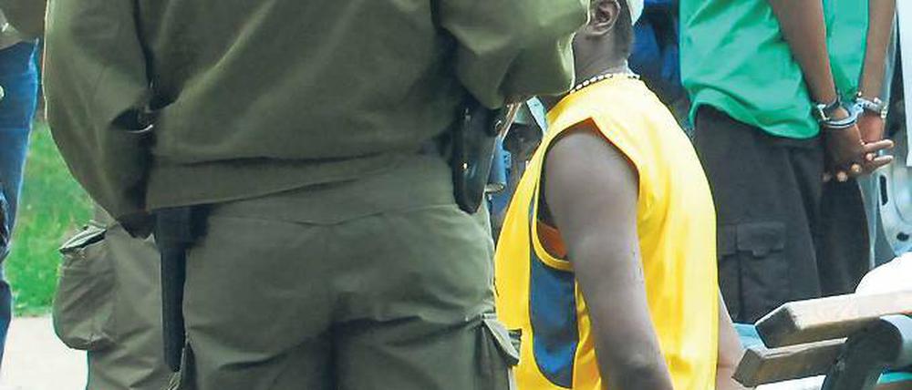 Drogenrazzia. Über zehn Mal wurde ein elfjähriger Dealer bei solch einer Aktion festgenommen. Seit kurzem ist er in einem Heim, aus dem er nicht flüchten kann.