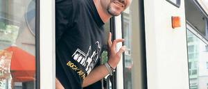 Vorbereitungen für die längste Nacht des Sommers in Potsdam. Jörn Rohde (li.) ist Vorsitzender des Vereins Potsdam Mittendrin, der die Erlebnisnacht in der City organisiert. Bis weit nach Mitternacht wird die Innenstadt dabei zu einer Erlebnismeile.