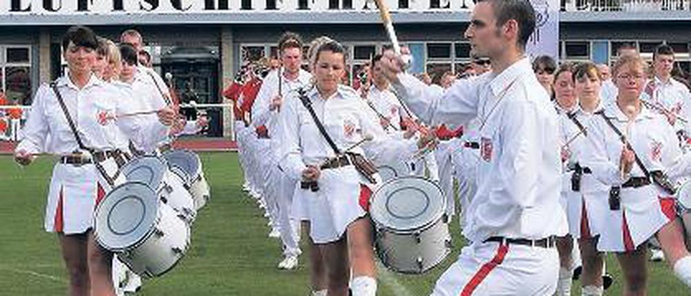 Ab Marsch! 19 Teams aus zehn Ländern konkurrieren bei der WM.