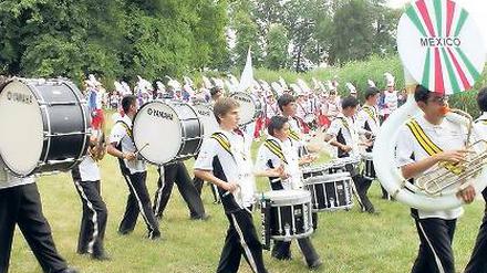Viel Bewegung: Junge Musiker aus Polen und Mexiko in Petzow.
